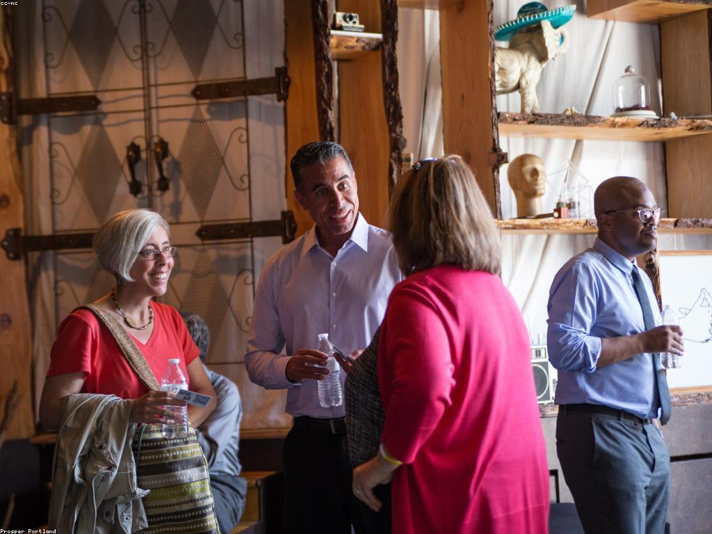 យល់ដឹងអំពីសហគមន៍និងព័ត៌មាន